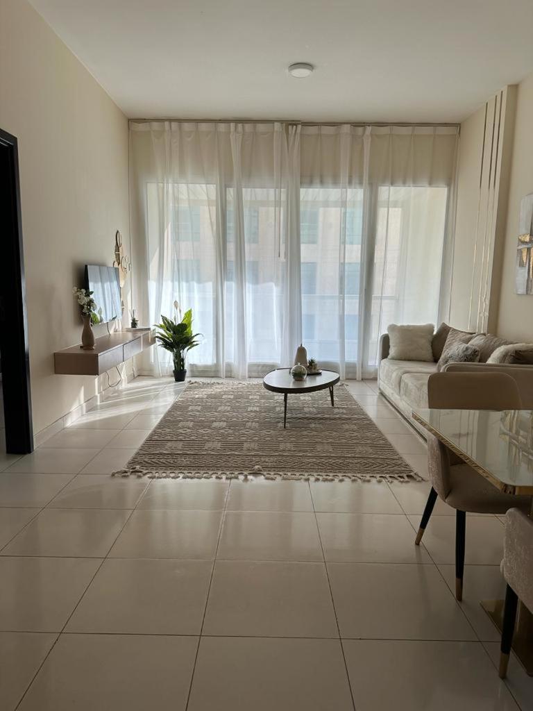 Lovely 1-Bedroom Apartment In The Heart Of Dubai Marina エクステリア 写真